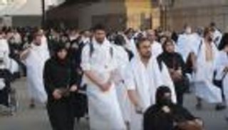 حجاج الإمارات يقفون على صعيد عرفات لأداء الركن الأعظم