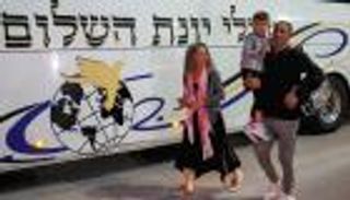 وجه آخر في إسرائيل.. متطوعون ينقلون فلسطينيين للمستشفيات
