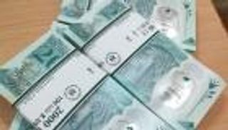 عيدية المصريين بالأخضر.. الـ20 جنيها الجديدة تنثر البهجة بالقاهرة