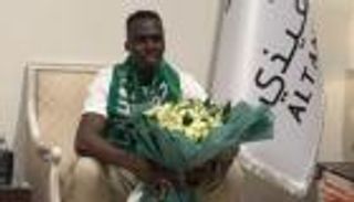 خطأ غريب ينقل إدوارد ميندي إلى الأهلي المصري (صورة)