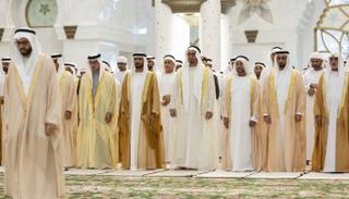 الشيخ بن زايد آل نهيان وبعض الشيوخ في صلاة عيد الأضحى