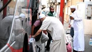 الحجاج يبدأون مغادرة مكة المكرمة بعد أداء المناسك