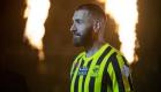 السر في كتاب.. شريكة كريم بنزيما تكشف كواليس اعتناق الإسلام