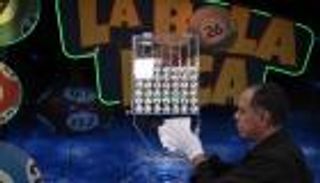 بين الهاوية والثراء السريع.. "اليانصيب" يدغدغ أحلام الفنزويليين