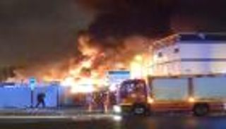 أعمال الشغب تشي بعمق التوترات الاجتماعية في فرنسا