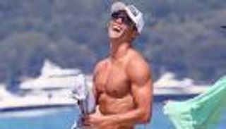 من الزواج للخطوبة.. كيف يقضي نجوم كرة القدم الإجازة الصيفية؟