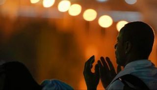 رجل يدعي الله - تعبيرية