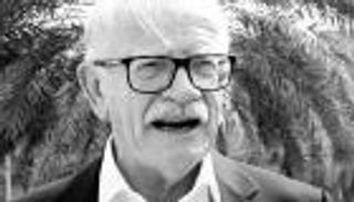 50 عاما في حب الإمارات.. رحيل المؤرخ البريطاني بيتر هيلير (بروفايل)