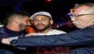 داخل ملهى ليلي.. وصلة رقص تورط نيمار في أزمة جديدة