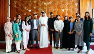 رئيس COP28 مع أعضاء برنامج مندوبي الشباب الدولي للمناخ في باكستان