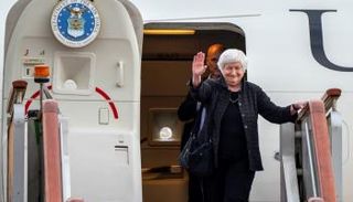 وزيرة الخزانة الأمريكية خلال زيارة الصين - الفرنسية