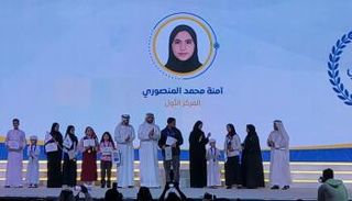 الطالبة آمنة المنصوري بطلةً لتحدي القراءة العربي