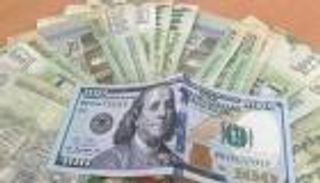 1400 للدولار.. هجمات وجرائم الحوثي تهوي بالريال اليمني لأدنى مستوى في عامين