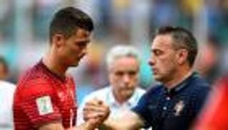 قاد كريستيانو رونالدو.. من هو باولو بينتو مدرب منتخب الإمارات الجديد؟