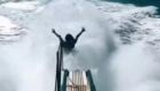 "تحدي موت" جديد يغزو "تيك توك".. ينتهي بكسر العنق والوفاة فورا