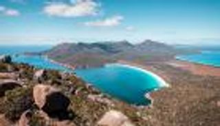 الصندوق الأسود للأرض.. بث مباشر لنهاية العالم في "حافلة مدرسية"