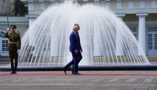 الرئيسان الأمريكي والليتواني قبيل القمة