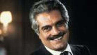 هل شهرة عمر الشريف أصابته بلوثة النرجسية؟.. ناقد يكشف أسماء نجوم أثاروا غضب "لورانس العرب" (خاص)