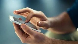 مقاطع فيديو على هاتف مدرب كرة تتسبب في ضبطه- أرشيفية 