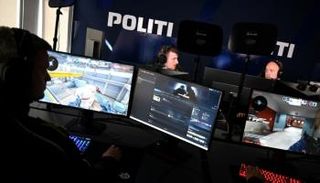 دورية الشرطة في العالم الافتراضي