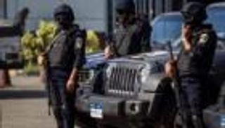 "لم تتحمل بكاءها".. مصرية تلقي طفلتها من الطابق الثاني