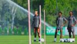 كيف استقبل كريستيانو رونالدو نجوم النصر في البرتغال؟ (فيديو)