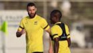 بعد بنزيما وكانتي.. عرض ضخم يضع نجم ليفربول على أبواب اتحاد جدة