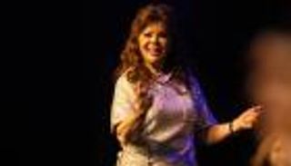 صفاء أبو السعود تعود للغناء لدعم مرضى السرطان