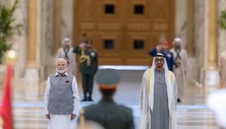 محمد بن زايد خلال استقبال مودي بأبوظبي