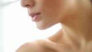 نمو شعر في ذقن المرأة ينذر بمشكلة صحية خطيرة