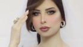 شمس الكويتية تثير الجدل بملابس مكشوفة على الشاطئ (فيديو)