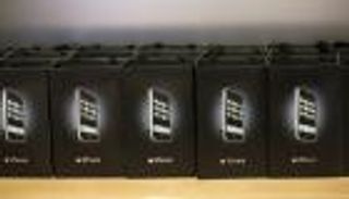 بيع هاتف آيفون بـ200 ألف دولار.. أعلى 400 مرة من السعر الأصلي