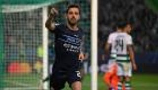 هل يحقق الدوري السعودي حلم برناردو سيلفا في برشلونة؟