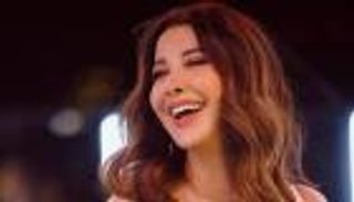 نانسي عجرم "تولع الجو" في قبرص.. فستان أنيق ولحظة أمومة (فيديو)