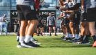 المران الأول.. نجوم إنتر ميامي يستقبلون ميسي بالصفعات (فيديو وصور)