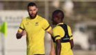 بحضور بنزيما وكانتي.. اتحاد جدة يكشف عن قميص الموسم الجديد (صور)