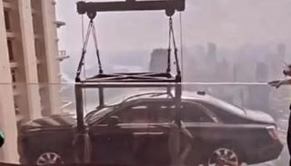 رفع سيارة الملياردير الصيني