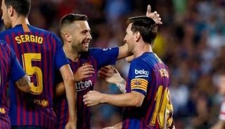 جوردي ألبا مع ميسي وبوسكيتس