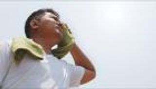 ضربة الشمس والإجهاد الحراري.. الأعراض والمخاطر وخطوات العلاج السريعة