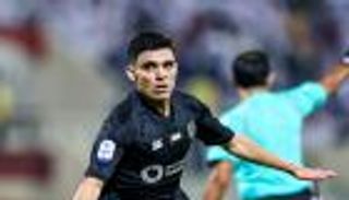 ما حقيقة انتقال أشرف بن شرقي إلى الأهلي المصري؟