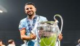 كيف يلعب الأهلي السعودي في وجود رياض محرز؟