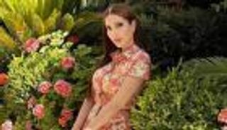 نسرين طافش تستعرض جمالها بفستان قصير.. إطلالة صيفية 