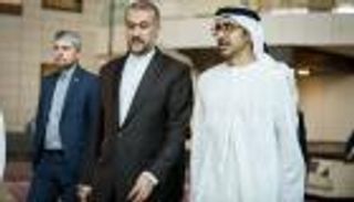 عبدالله بن زايد يتلقى اتصالا هاتفيا من وزير خارجية إيران