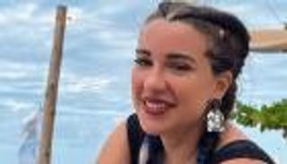 أسماء شريف منير توثق عطلتها الصيفية.. 15 صورة جريئة