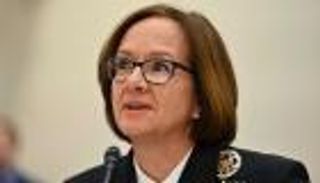 أول امرأة لرئاسة البحرية الأمريكية.. صحفية بأربع نجوم