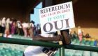 مالي تعتمد دستورها الجديد.. آمال ومطبات