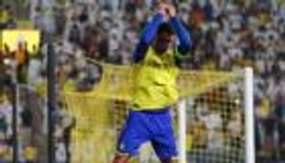 احتفال كريستيانو رونالدو يقتحم مباراة الهلال والكويت (فيديو)