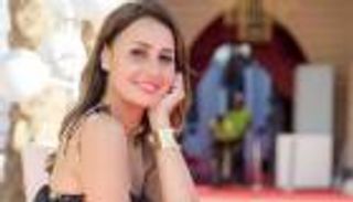 حلا شيحة تستمتع بإجازتها في مدينة العلمين (فيديو)