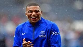 كيليان مبابي مهاجم باريس سان جيرمان