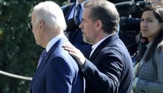 الرئيس جو بايدن ونجله هانتر- أرشيفية